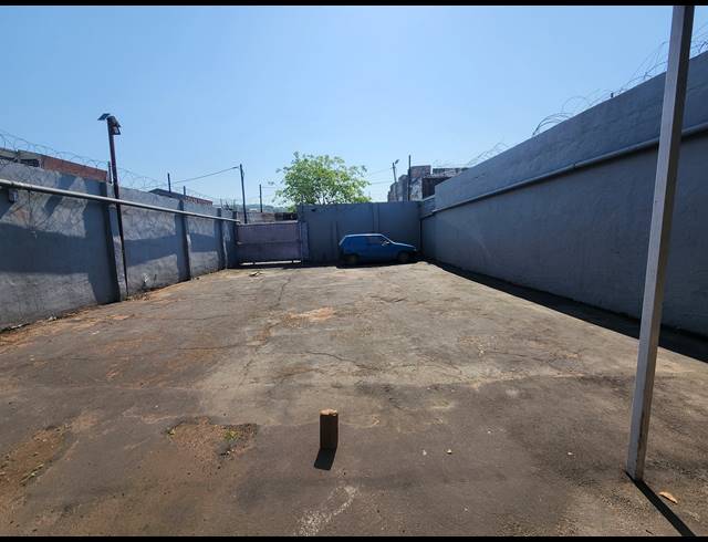 227M² BUSINESS FOR SALE IN CLAIRWOOD